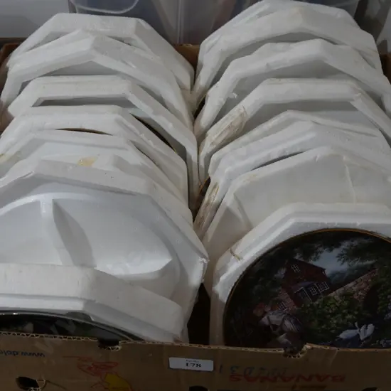 Assorted picture plates