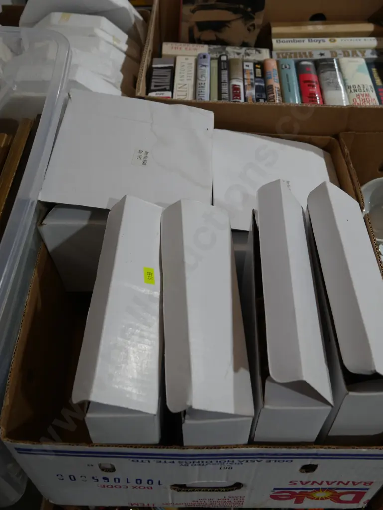 Model ships, chicken ornaments Image 1++