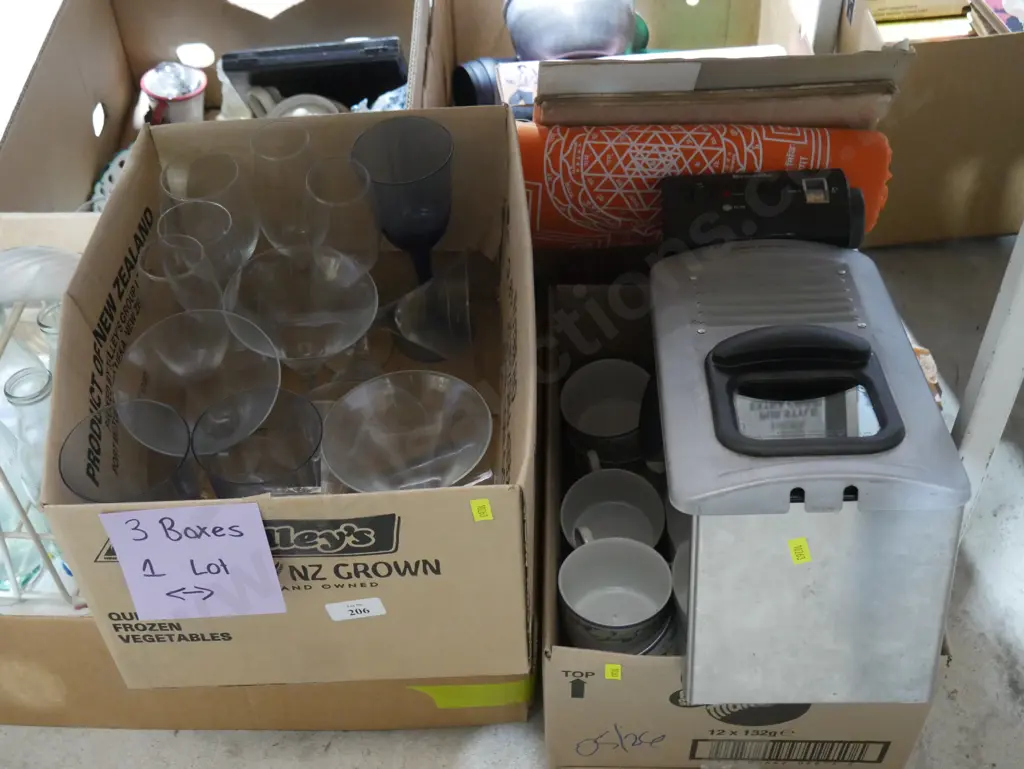 Three boxes of kitchenware Image 1++