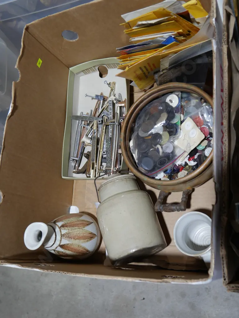 Buttons, pottery etc Image 1++