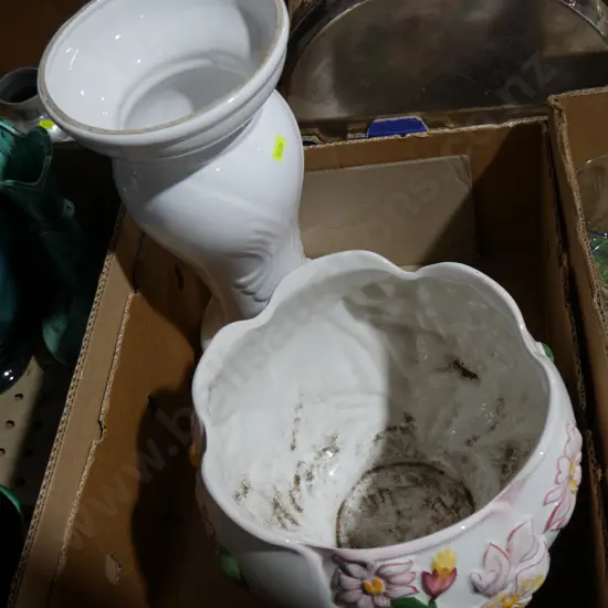 Jardiniere and stand - stand cracked