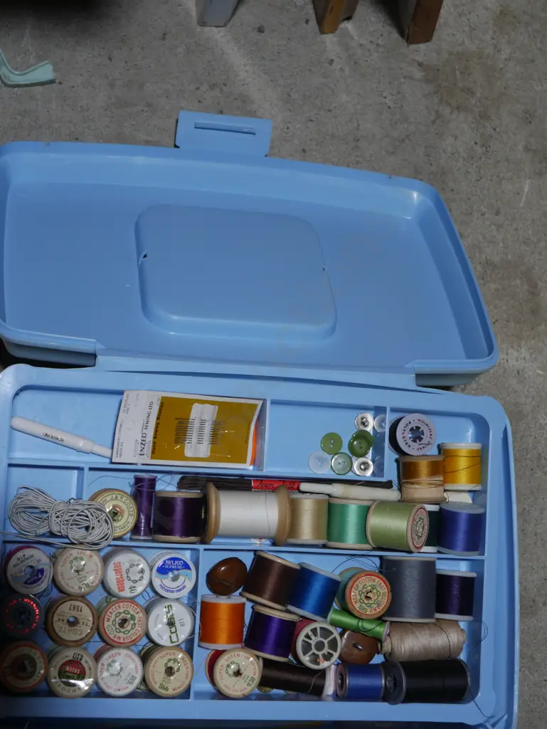 Sewing box Image 1++