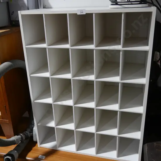 Pigeonhole storage