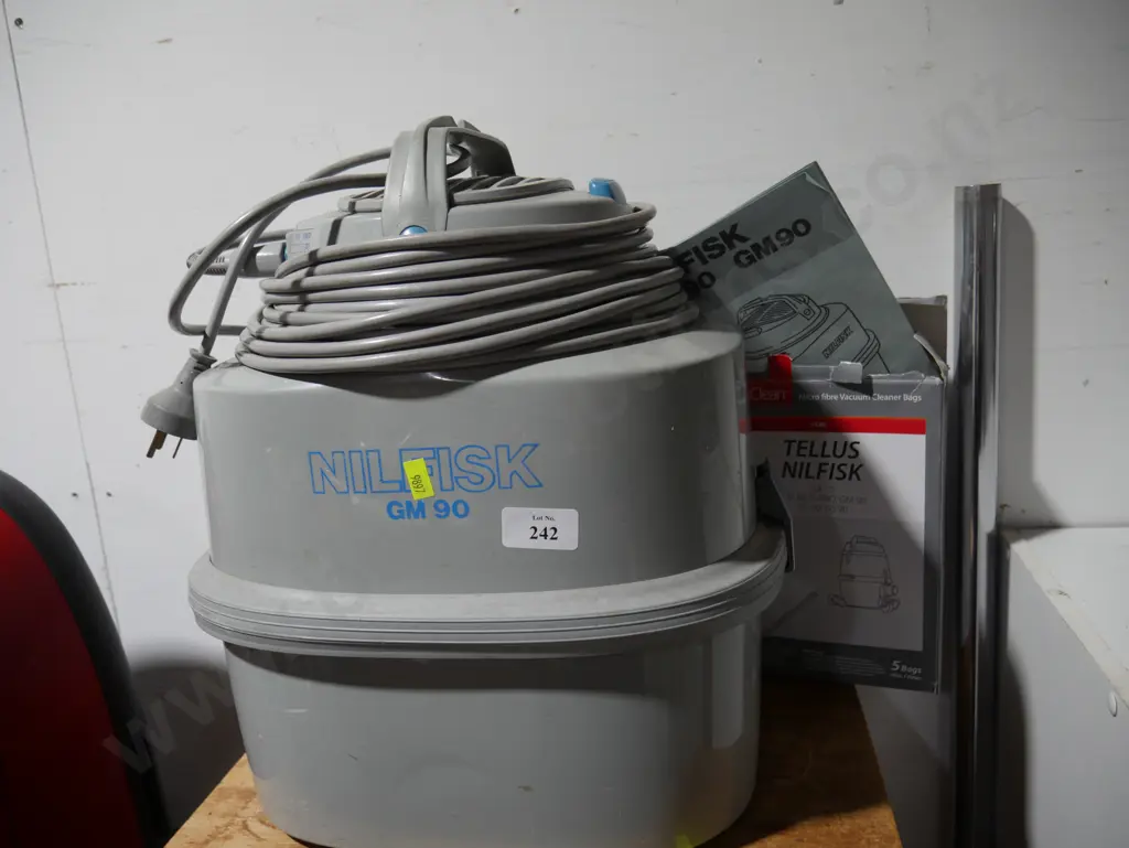Nilfsk vacuum cleaner Image 1++