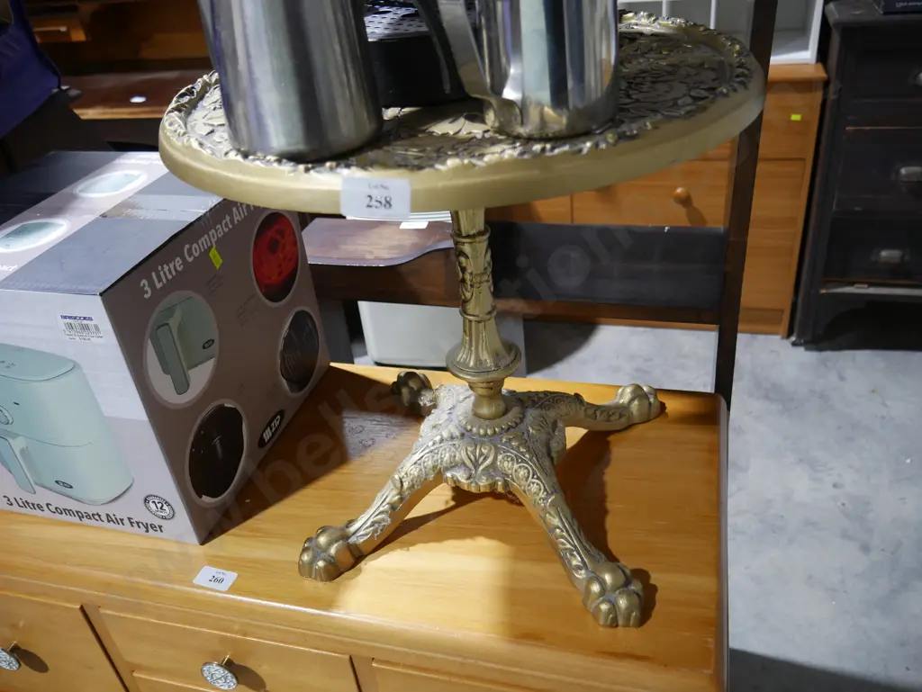 Metal occasional table Image 1++