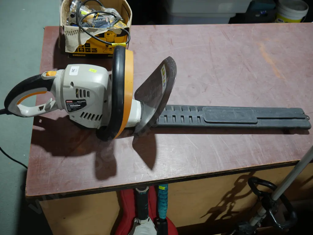 Ryobi hedge trimmer Image 1++