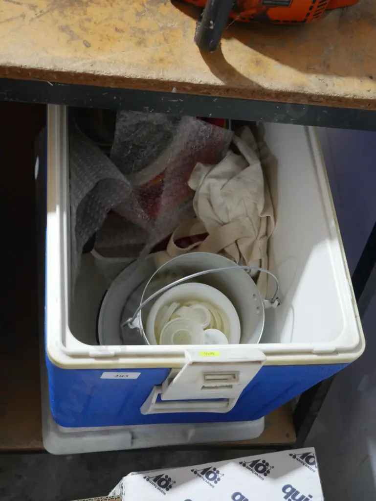 Chilly bin, plastic plates etc Image 1++