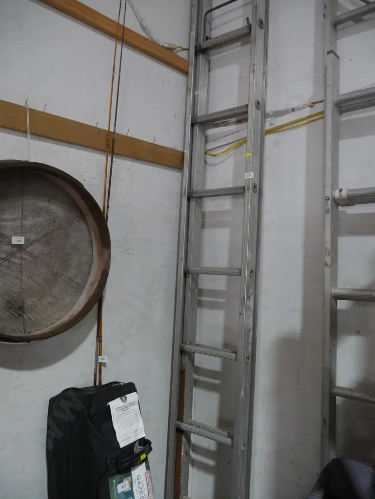 Aluminium extension ladder Image 1++