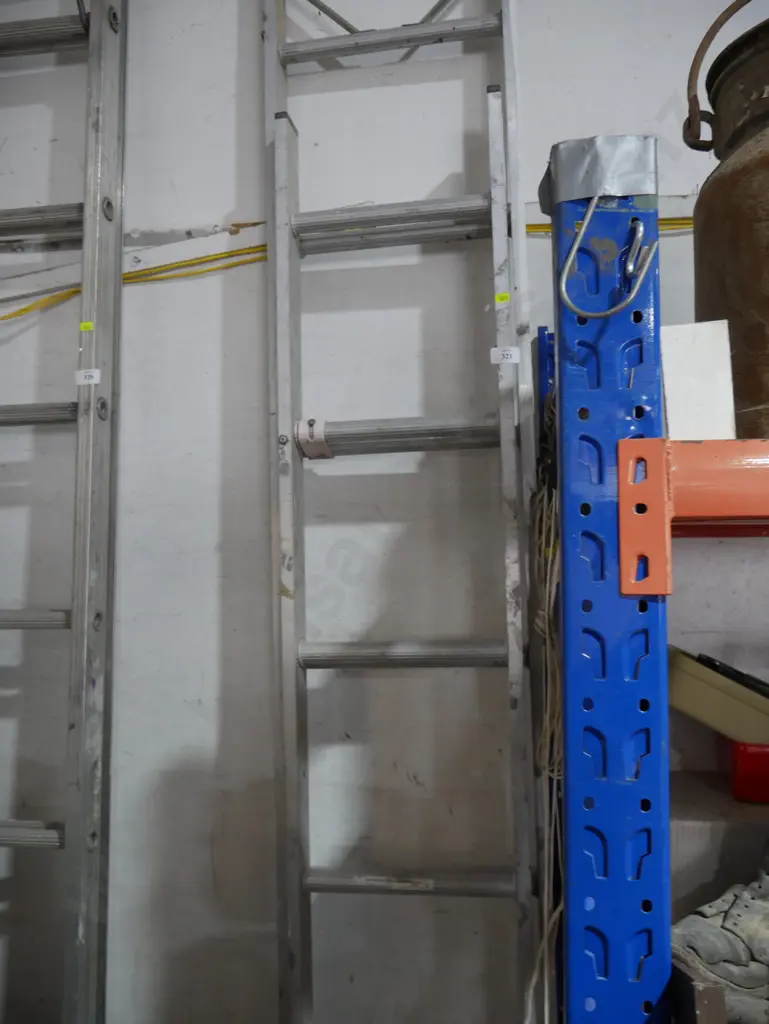 Aluminium extension ladder Image 1++