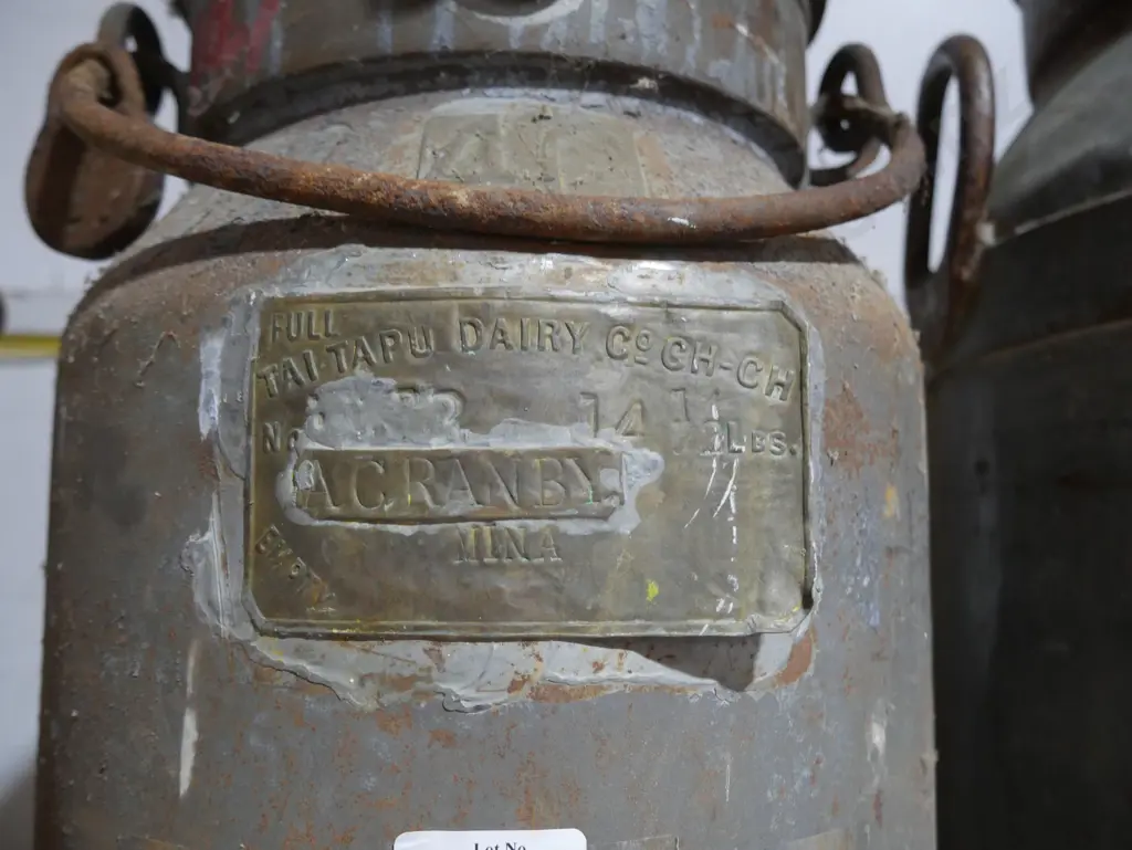 Tai  Tapu cream can Image 1++