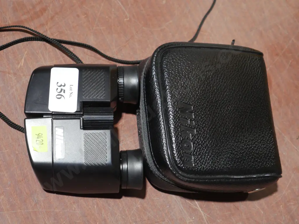 Nikon binocular and case Image 1++