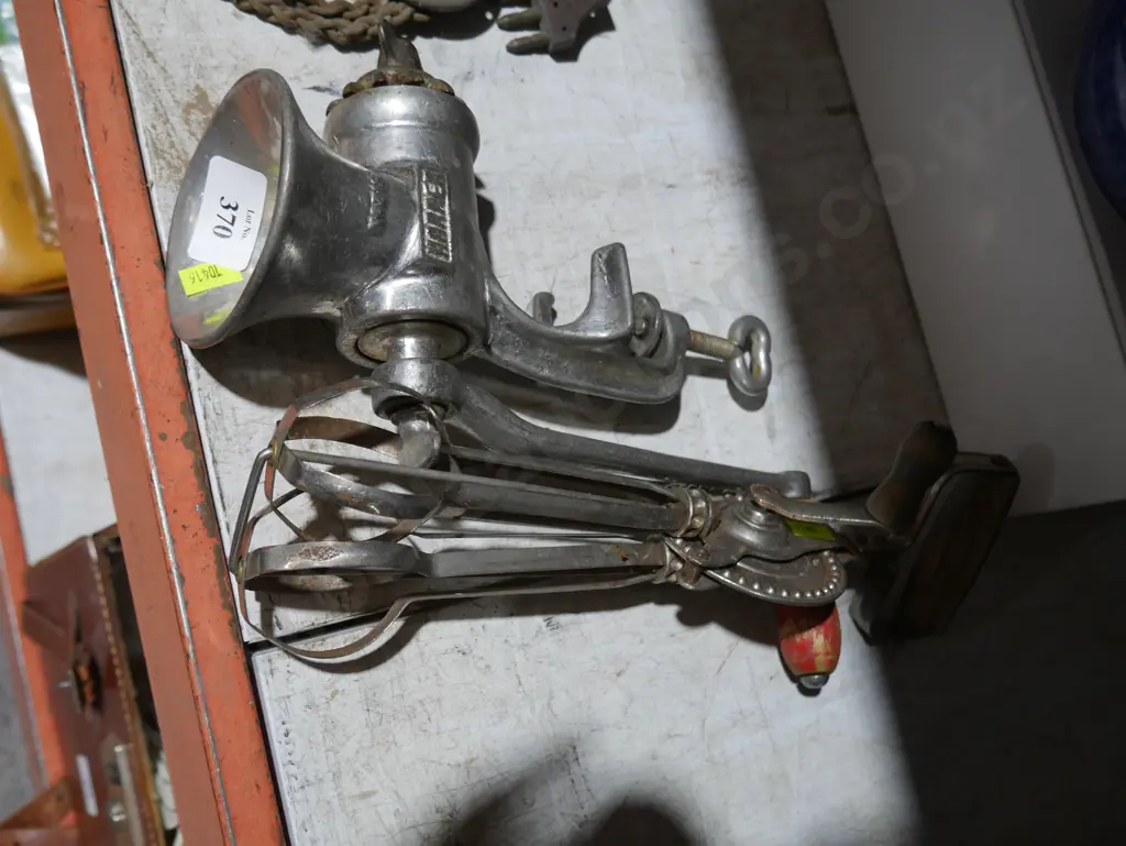 Mincer and egg beater Image 1++