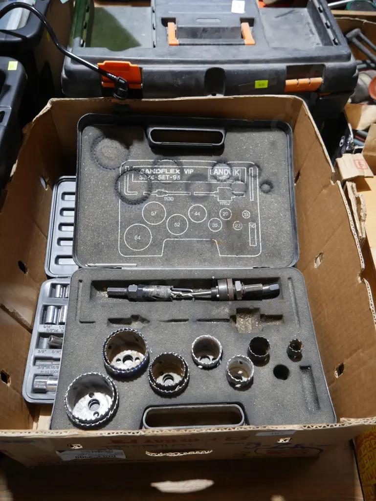 Hole saw and socket set Image 1++