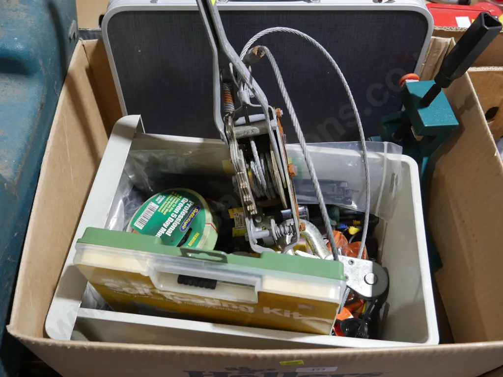 Hand winch, irrigation fittings etc Image 1++