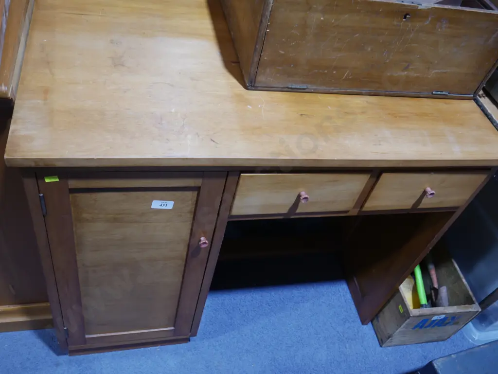 Wooden desk Image 1++