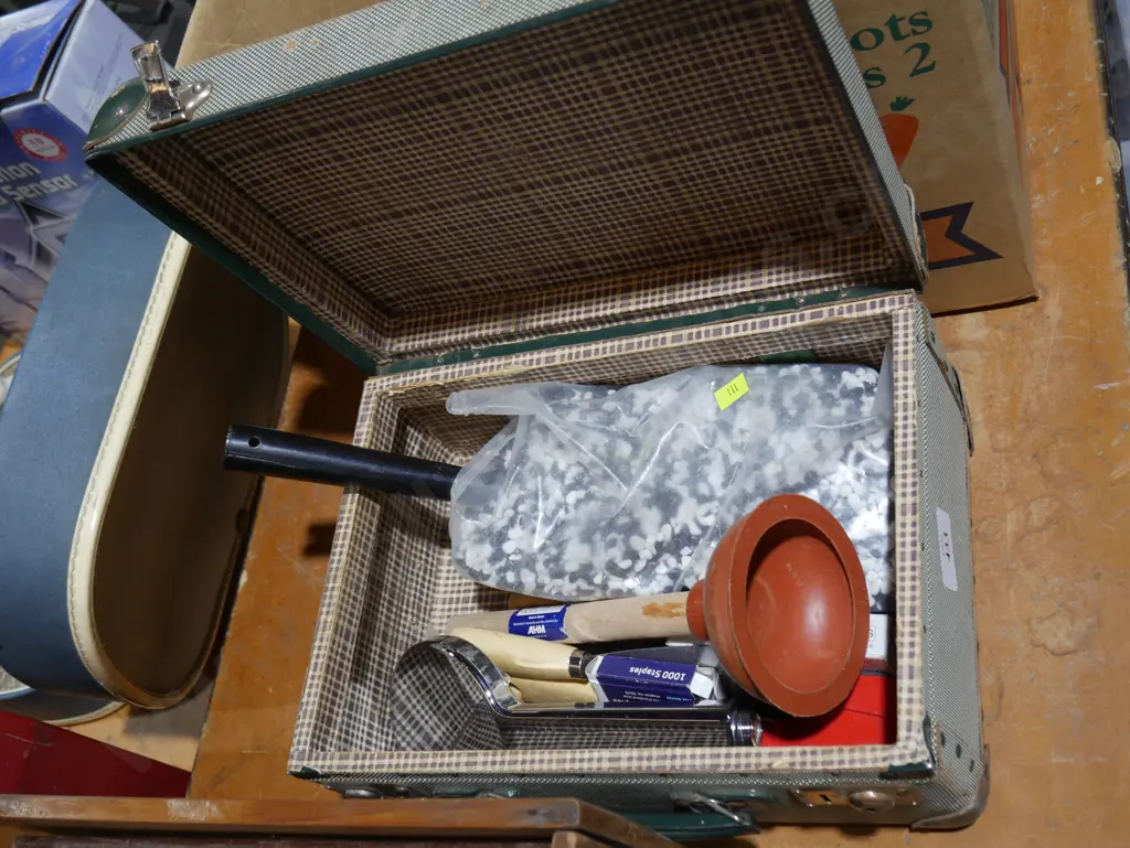 Case and contents Image 1++