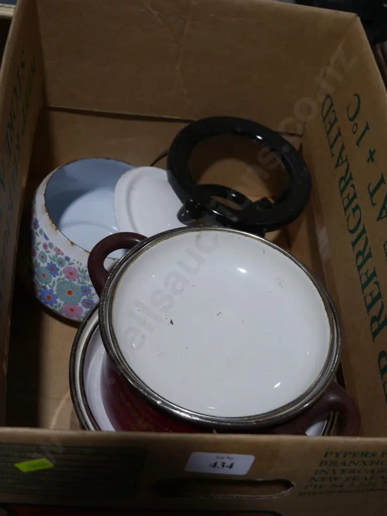 Enamel pots etc Image 1++