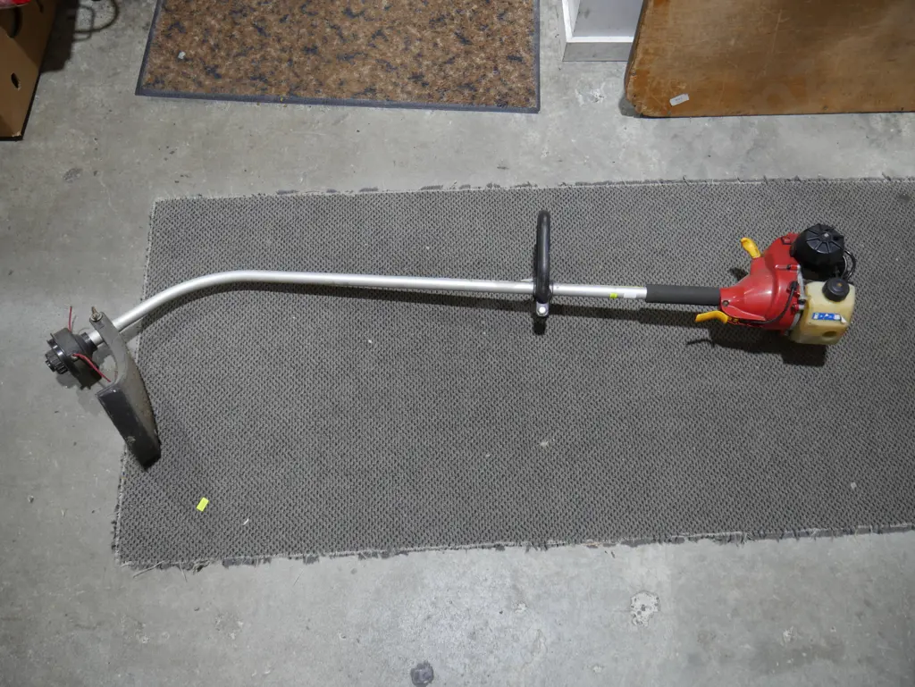 Petrol line trimmer Image 1++