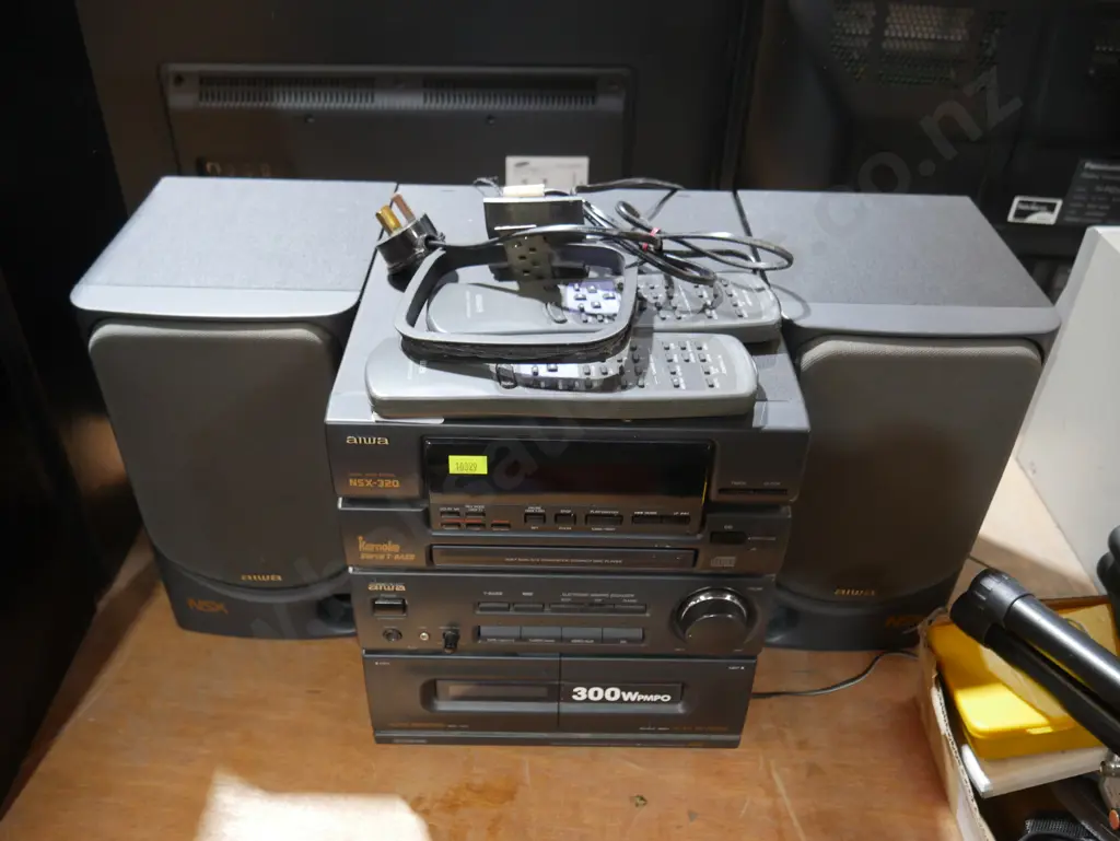 Aiwa stereo Image 1++