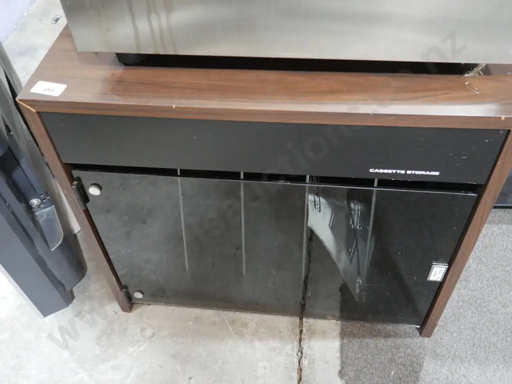 Stereo cabinet Image 1++