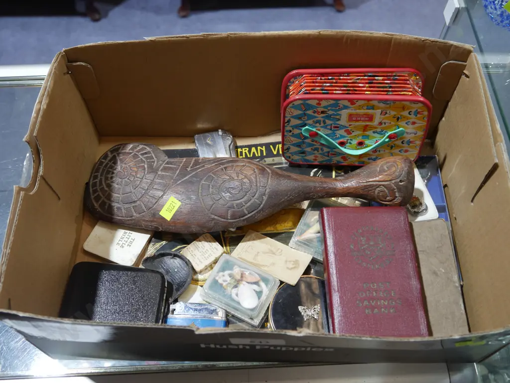 Box of assorted sundries Image 1++