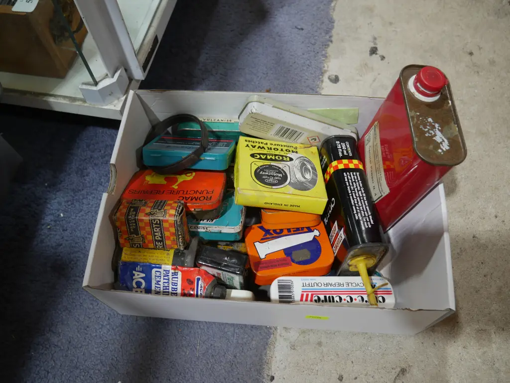 Assorted tins etc Image 1++