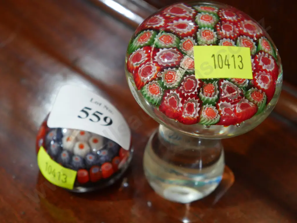 2 glass paperweights Image 1++