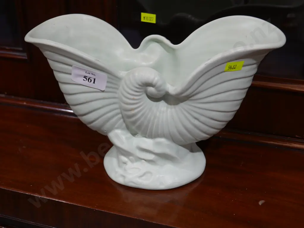 Crown Lynn Mint Green Nautilus vase Image 1++