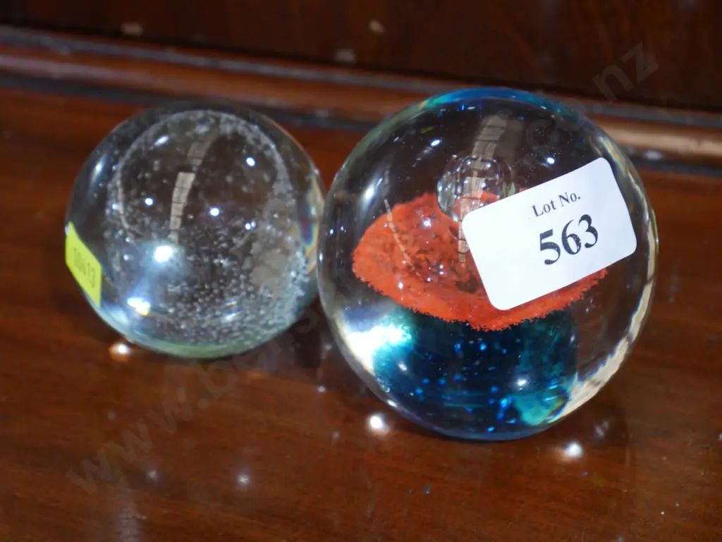 2 glass paperweights Image 1++