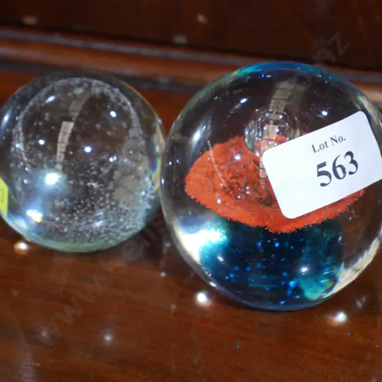2 glass paperweights
