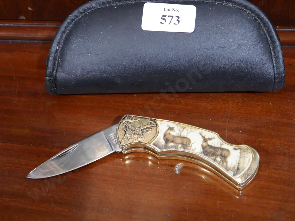 Hunting scene pocket knife and case Image 1++
