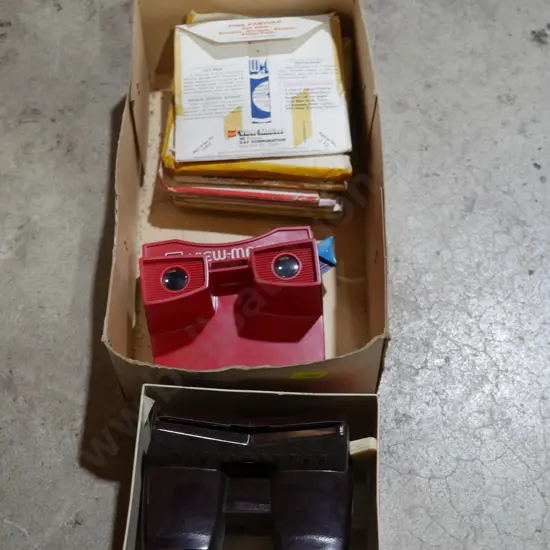 2 view masters and pictures