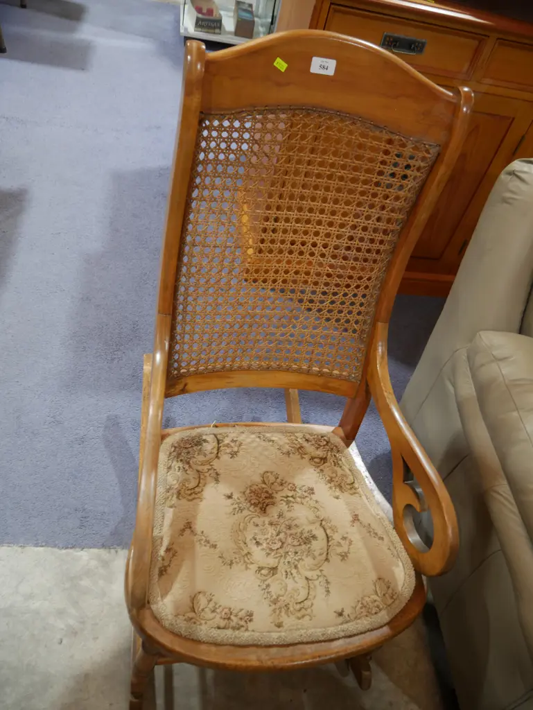 Rocking chair Image 1++