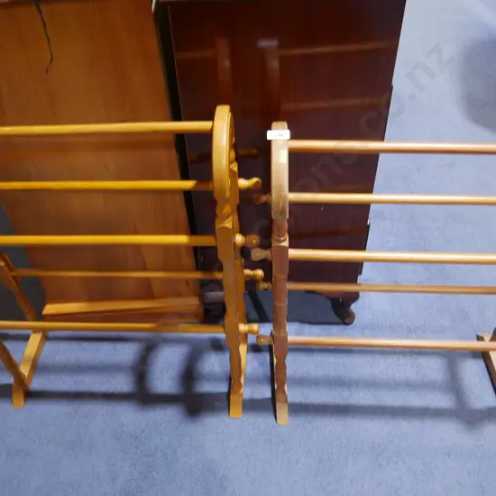 2 towel racks