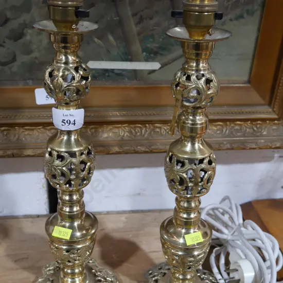 2 brass table lamps