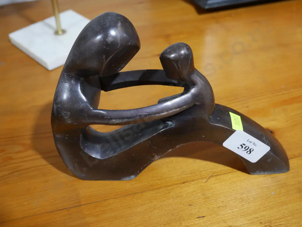 Metal mother and child ornament Image 1++