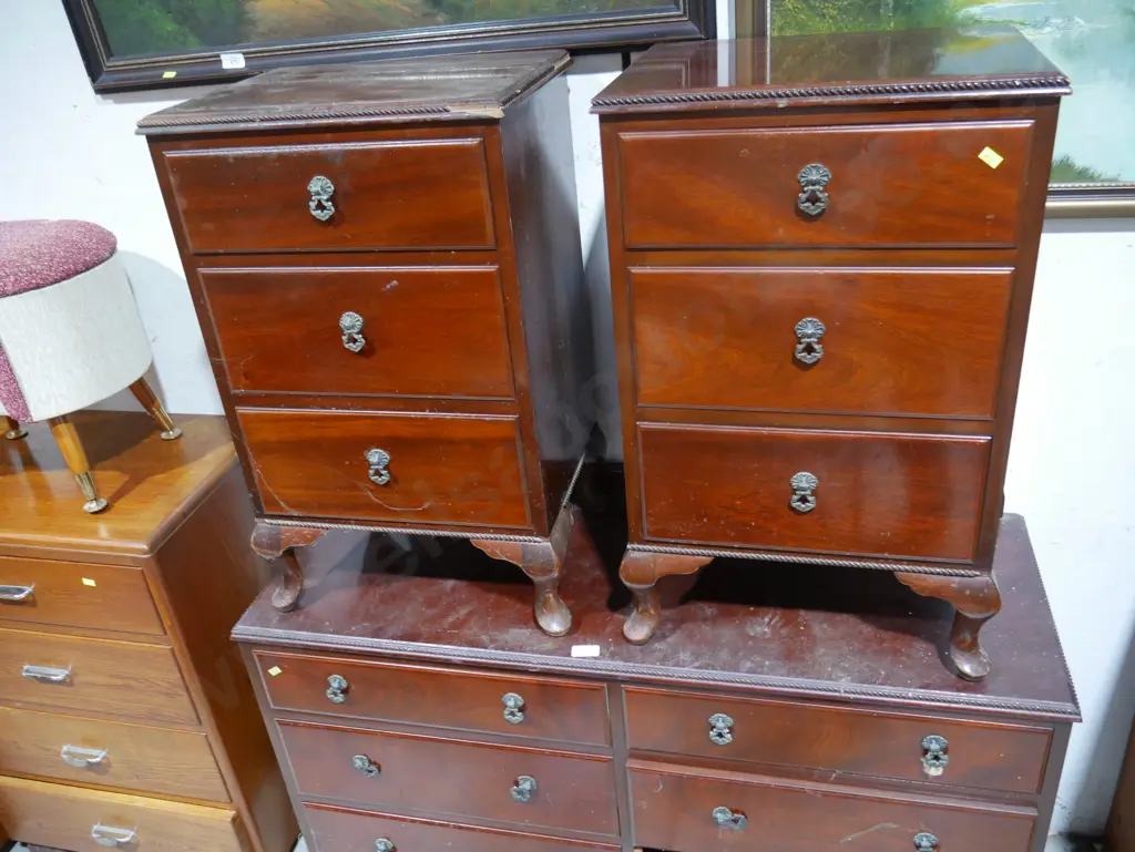 Three piece bedroom suite Image 1++