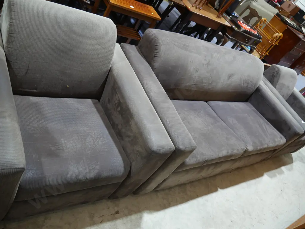 Three-piece lounge suite Image 1++