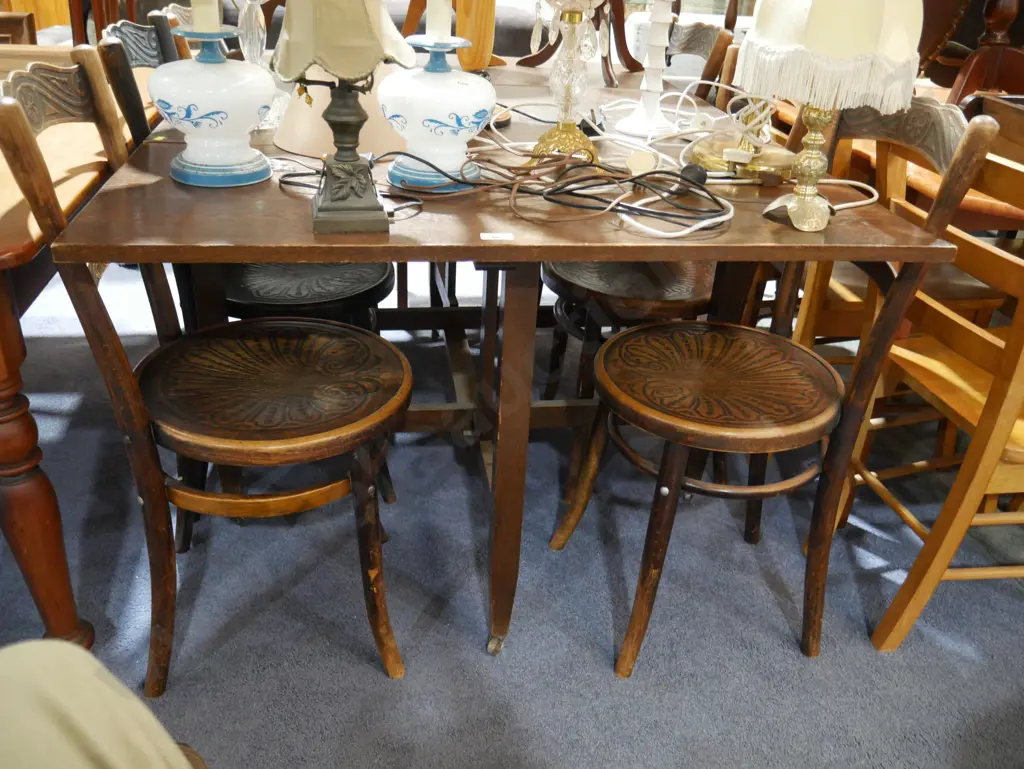 Gateleg dining table and 6 chairs Image 1++