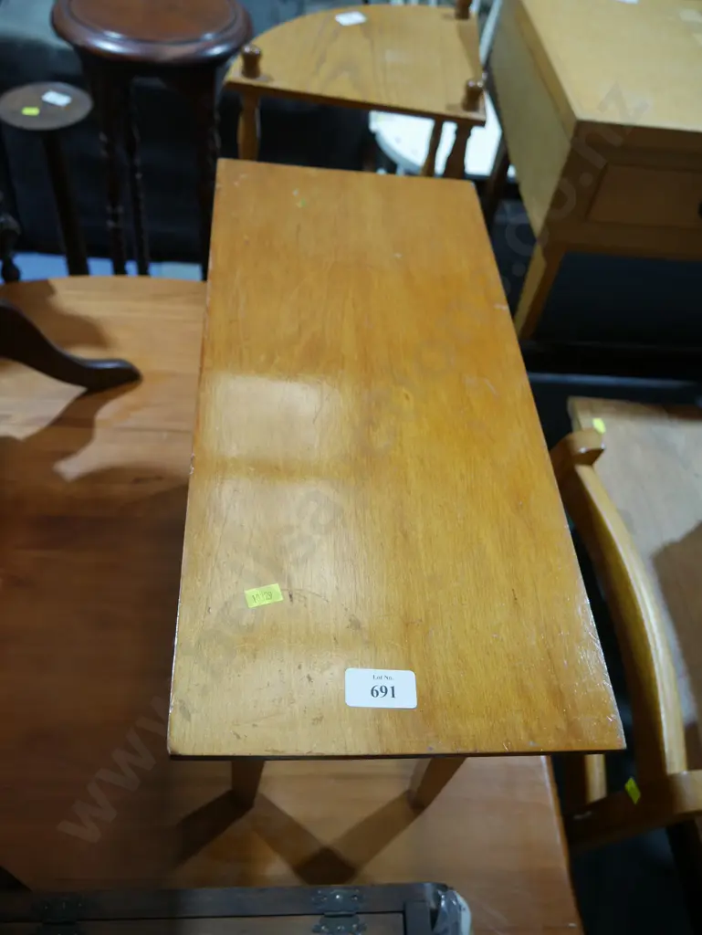 Small side table Image 1++