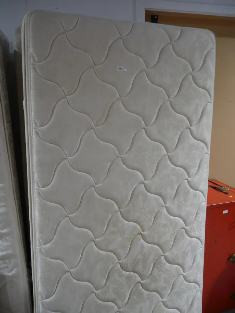 King single bed Image 1++