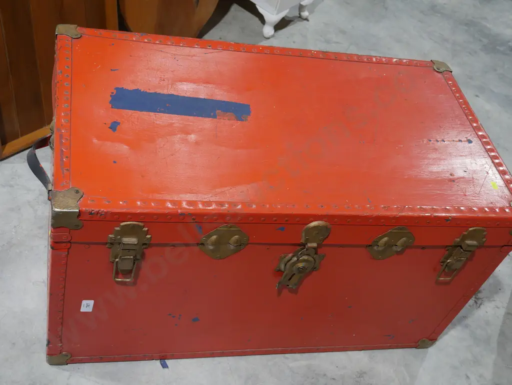 Red trunk and drawers Image 1++