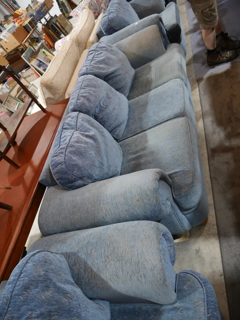 Blue three piece lounge suite Image 1++