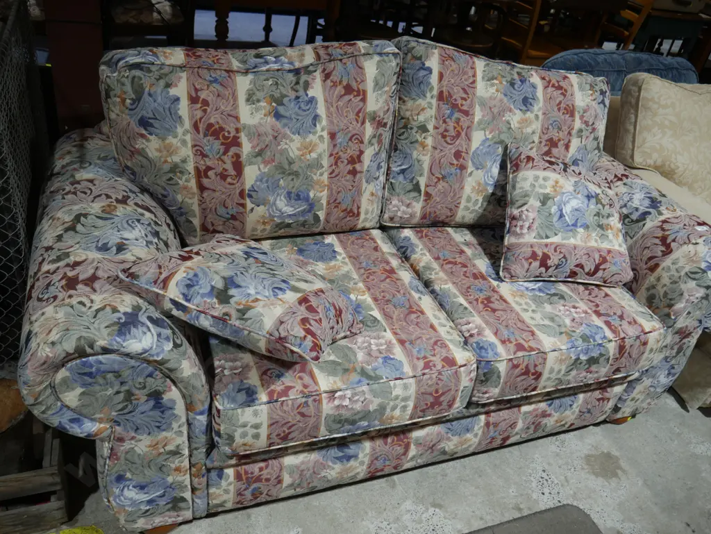 Floral 2-seater sofa Image 1++