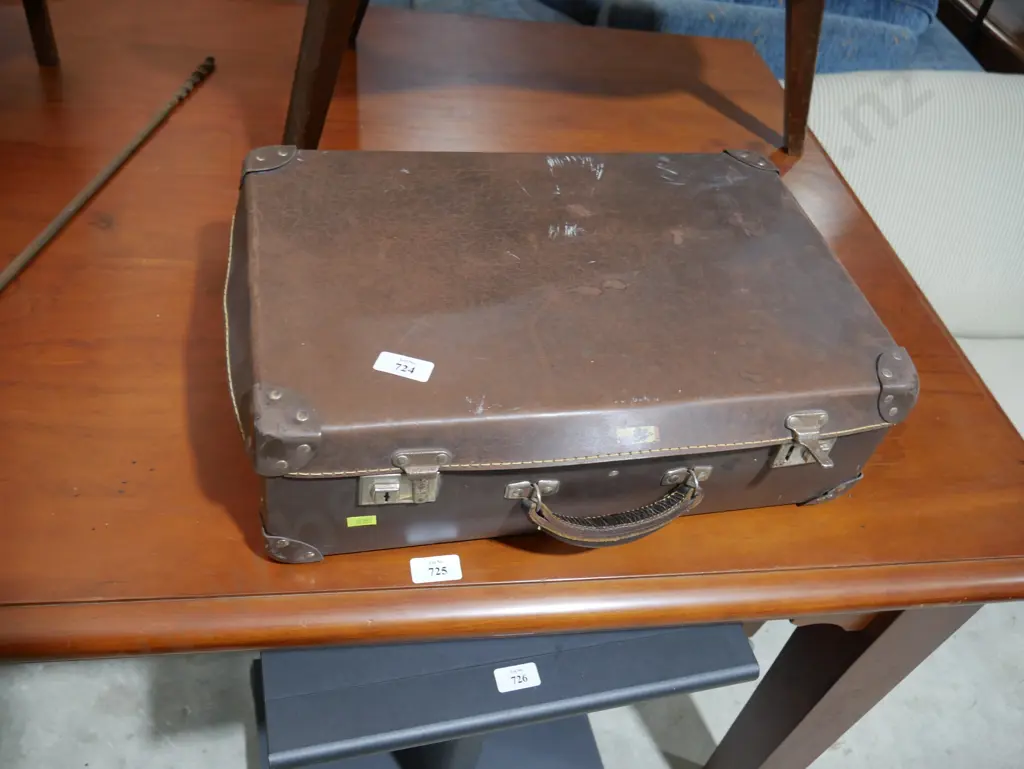 Vintage suit case Image 1++