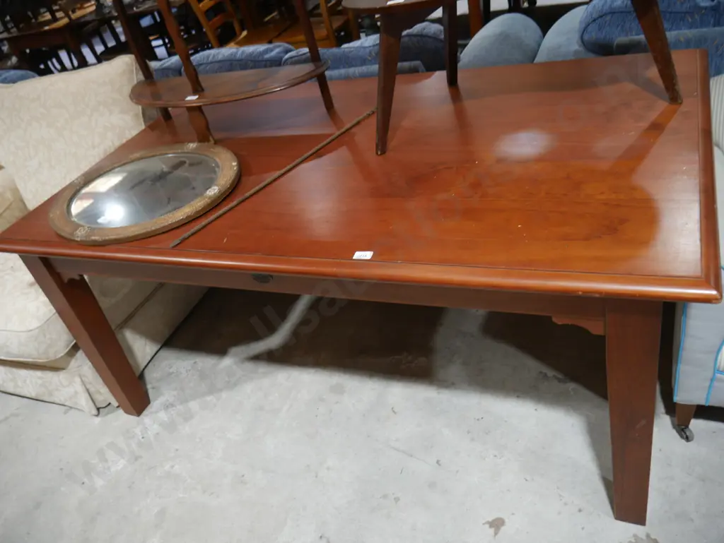 Dining table Image 1++