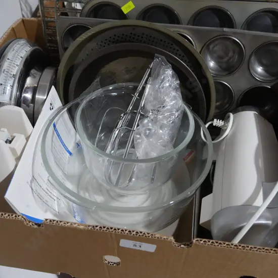 Cake mixer. Baking Dishes