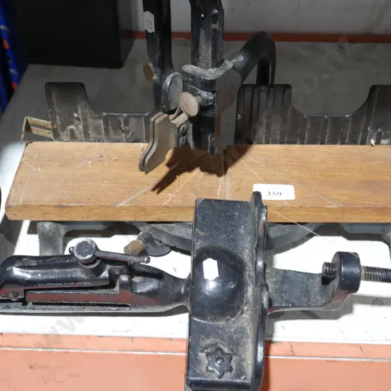 Miter box and vice