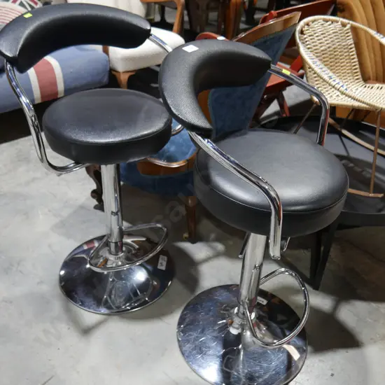 2 Bar stools