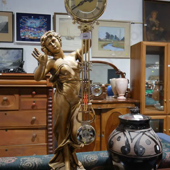 Figurine clock
